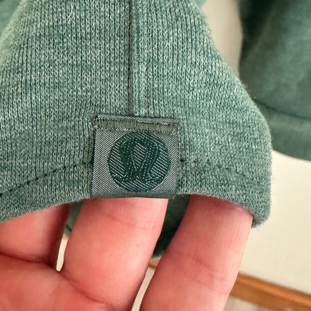 Lululemon Men’s Size Small Snap Button Knit Shirt – Heather Green